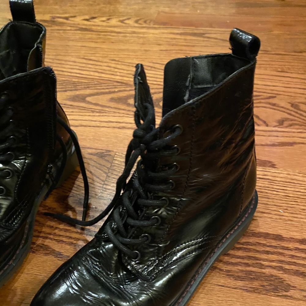 Combat boots